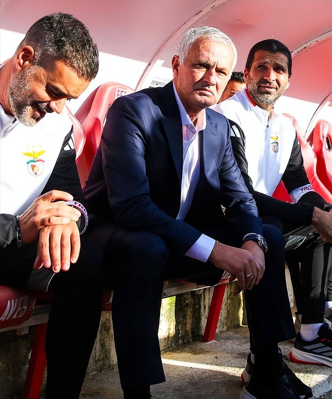 包含国际比赛日葡超传出新动向;克里夫兰骑士复出首秀;管理层表态:目标明确;阵容厚度经受考验的词条 包含国际比赛日葡超传出新动向;克里夫兰骑士复出首秀;管理层表态:目标明确;阵容厚度经受考验的词条